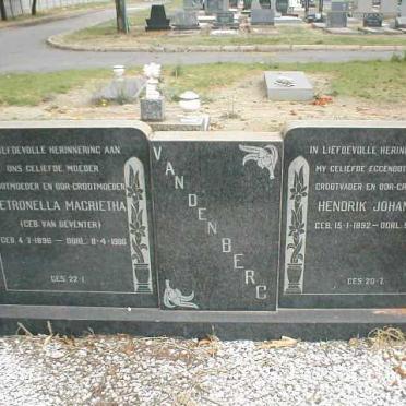 BERG Hendrik Johannes, van den 1892-1969 &amp; Petronella Magrietha VAN DEVENTER 1896-1986