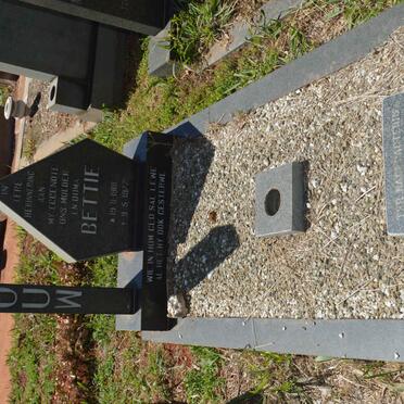 LOUW Johannes Pieter 1914-2002 &amp; Bettie 1918-1977