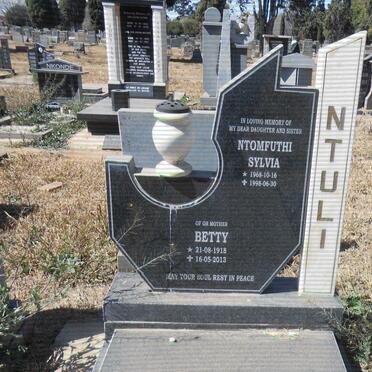 NTULI Betty 1918-2013 :: NTULI Ntomfuthi Sylvia 1968-1998