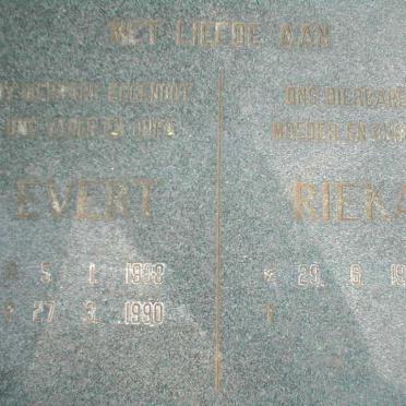 ? Evert 1938-1990 &amp; Rieka 1940-