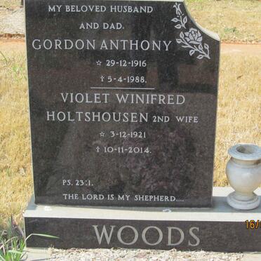 WOODS Gordon Anthony 1916-1988 &amp; Violet Winifred HOLTSHOUSEN 1921-2014