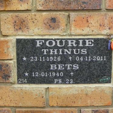 FOURIE Thinus 1926-2011 &amp; Bets 1940-