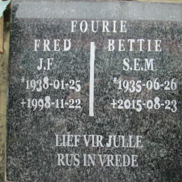 FOURIE J.F. 1938-1998 &amp; S.E.M. 1935-2015