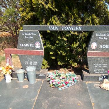 TONDER Dawie, van 1924-2003 &amp; Koba 1934-2010