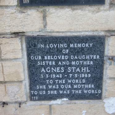 STAHL Agnes 1942-1989