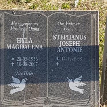 ? Stephanus Joseph Antonie 1953- &amp; Hyla Magdalena nee HEFER 1956-2007