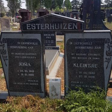 ESTERHUIZEN Josia 1949-2005 &amp; Kleinjie 1948-1999