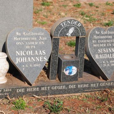 TENDER Nicolaas Johannes 1942- & Susanna Magdalena 1948-2000