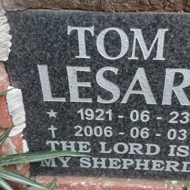 LESAR Tom 1921-2006