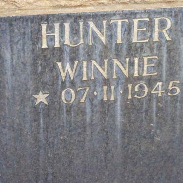 HUNTER Winnie 1945-