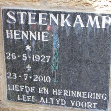 STEENKAMP Hennie 1927-2010