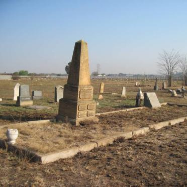 8. Gedenknaald / Memorial obelisk Central Colliery fire 1905