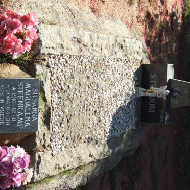 STEENKAMP Susanna Magdalena 1916-2004 :: STRYDOM Baba 1958-1958