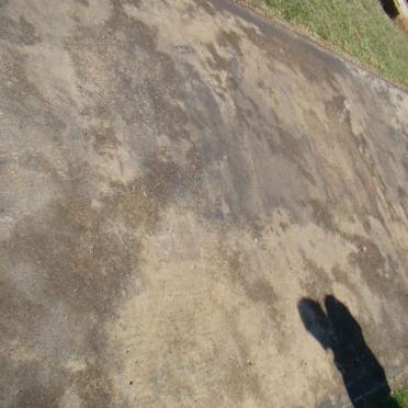 5. Memorial and mass graves / Gedenkplaat en massagrafte
