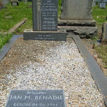BENADE J.M. 1910-1986 &amp; J.C.J. VAN WYK 1910-1965 :: BENADE Jan M. 1941-1997
