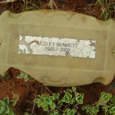 BENNETT Lesley 1925-2002