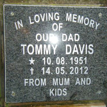 DAVIS Tommy 1951-2012