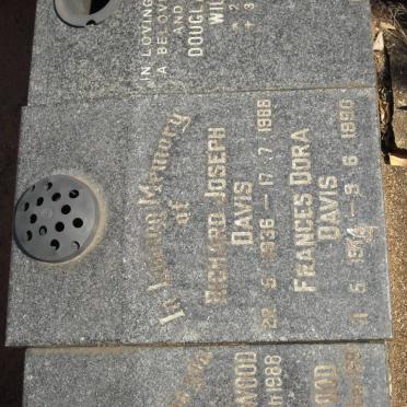 DAVIS Richard Joseph 1936-1988 :: DAVIS Frances Dora 1914-1990