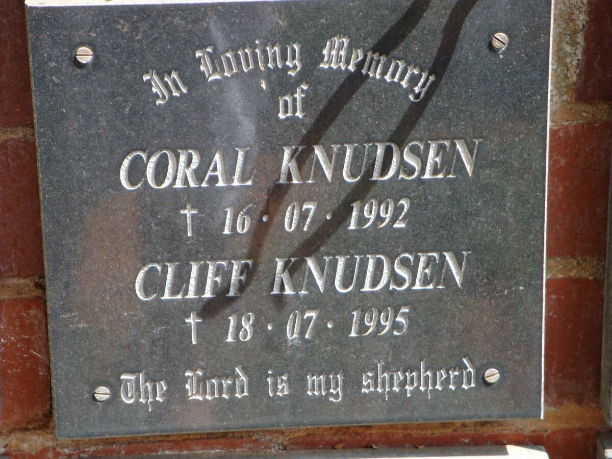 KNUDSEN Cliff -1995 &amp; Coral -1992