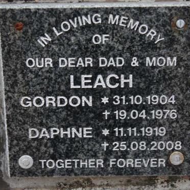 LEACH Gordon 1904-1976 &amp; Daphne 1919-2008