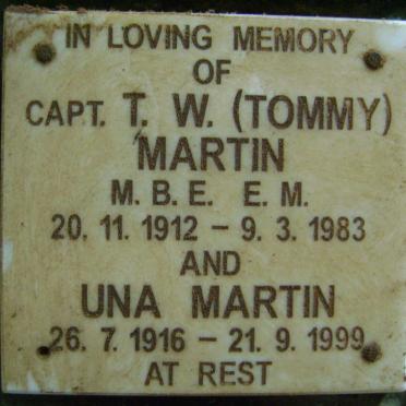 MARTIN T.W. 1912-1983 &amp; Una 1916-1999
