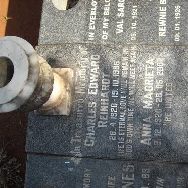 REINHARDT Charles Edward 1920-1986 &amp; Anna Magrieta 1920-2002