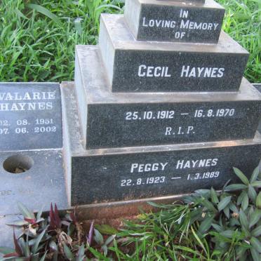 HAYNES Cecil 1912-1970 &amp; Peggy 1923-1989 :: HAYNES Valarie 1951-2002