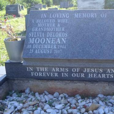 MOONEAN Sylvia Deloros 1944-2007