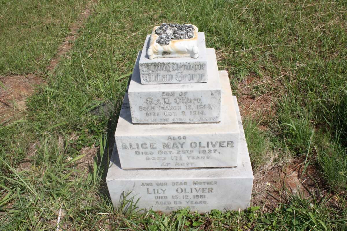 OLIVER Lily -1961 :: OLIVER William George 1914-1914 :: OLIVER Alice May -1927