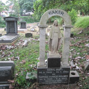 RAKER Beryl Iris 1920-2002 :: HOLMES Daphne Eunice 1920-2004
