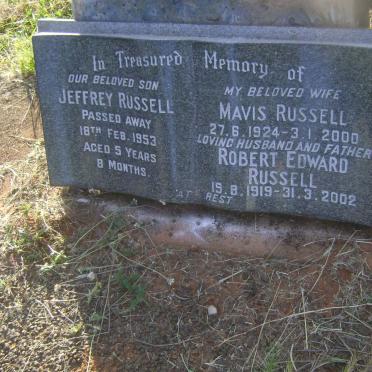 RUSSELL Robert Edward 1919-2002 &amp; Mavis 1924-2000 :: RUSSELL Jeffrey -1953