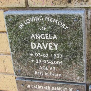 DAVEY Angela 1937-2004