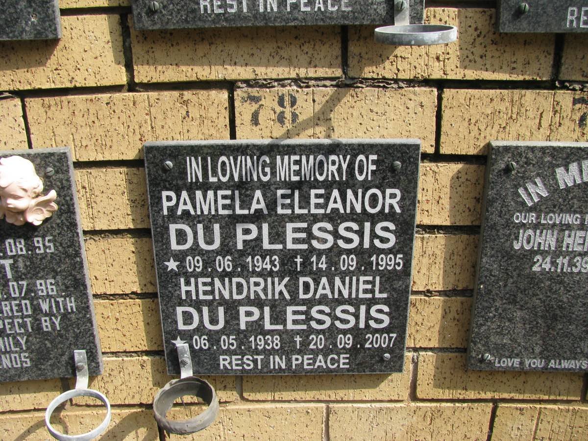 PLESSIS Hendrik Daniel, du 1938-2007 &amp; Pamela Eleanor 1943-1995