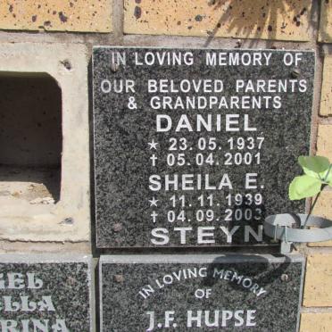 STEYN Daniel 1937-2001 &amp; Sheila E. 1939-2003