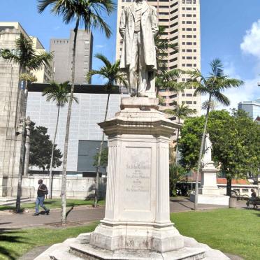 06. Sir John Robinson Monument