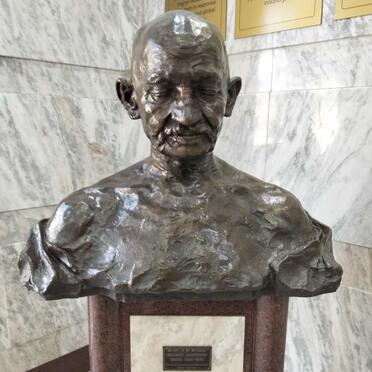 GANDHI Mohandas Karamchand 1869-1948