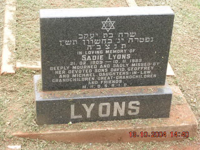 LYONS Sadie 1909-1989