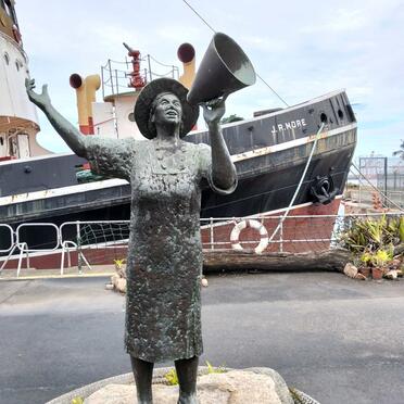 Kwazulu-Natal, DURBAN, Central, Victoria Embankment, Port Natal Museum, Memorial and Statue