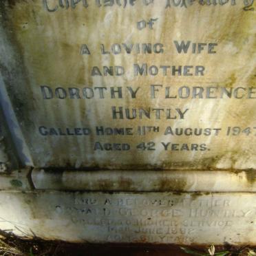 HUNTLY Oswald George -1992 &amp; Dorothy Florence -1947