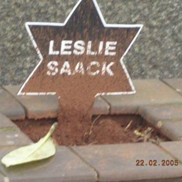 SAACK Leslie