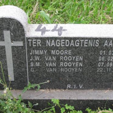 MOORE :: VAN ROOYEN
