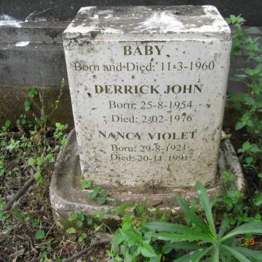 MERWE Derrick John, van der 1954-1976 :: VAN DER MERWE Nancy Violet 1921-1991 :: VAN DER MERWE Baby 1960-1960