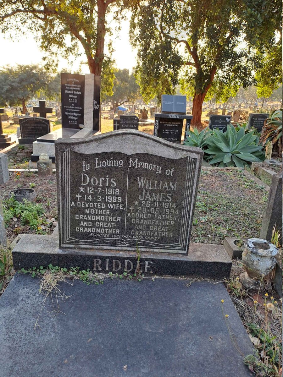RIDDLE William James 1914-1994 & Doris 1918-1989