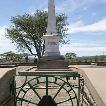 2. Ingang na Monument