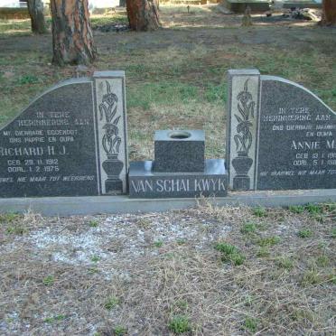 SCHALKWYK Richard H.J., van 1912-1975 &amp; Annie M.J. 1919-1982