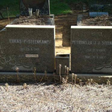 STEENKAMP Lukas P. 1905-1996 &amp; Petronella J.J. 1909-1967