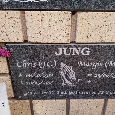 JUNG J.C. 1953-2015 &amp; M.W. 1961-