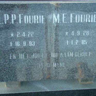 FOURIE L.P.P. 1922-1993 &amp; M.E. 1928-2005