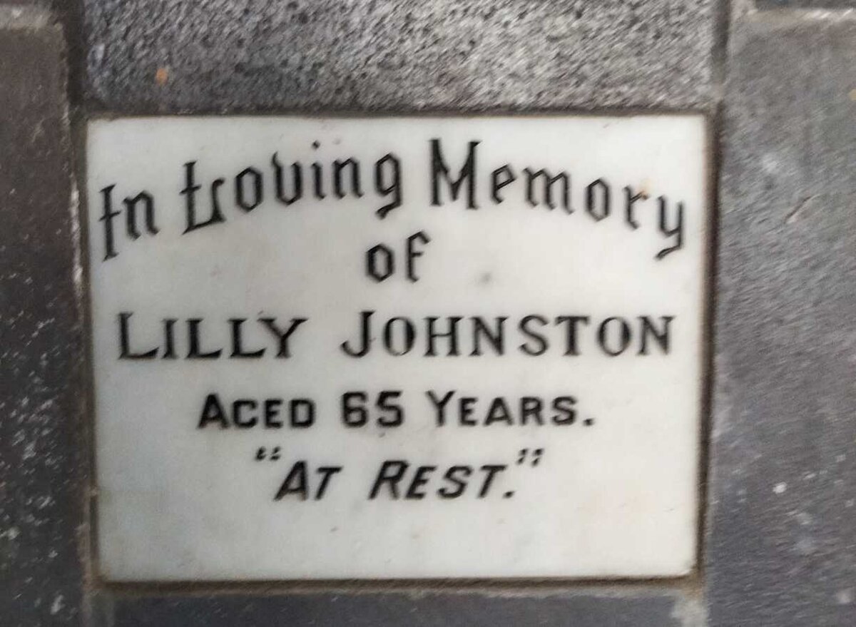 JOHNSTON Lilly 