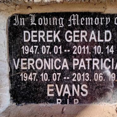EVANS Derek Gerald 1947-2011 & Veronica Patricia 1947-2013